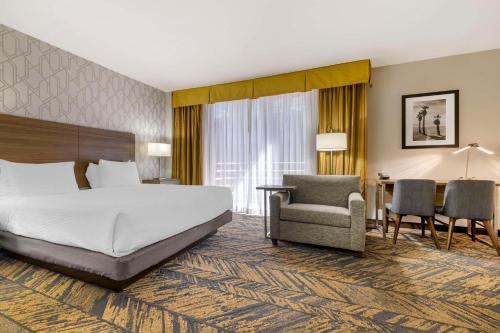 Best Western Plus Bayside Inn San Diego Room Type - Large King Room with Bath Tub and Balcony - Disability Access/Non-Smoking