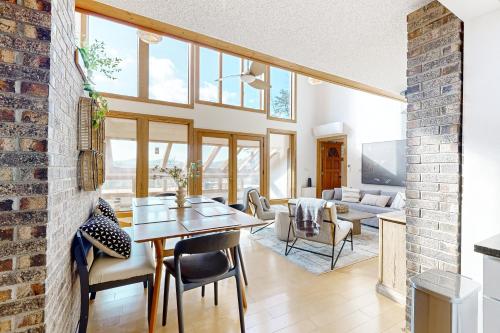Blue Mountain Retreat in Weaverville, USA