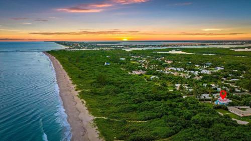 Hutchinson Island Beachside Hideaway - 2BD & 2BA