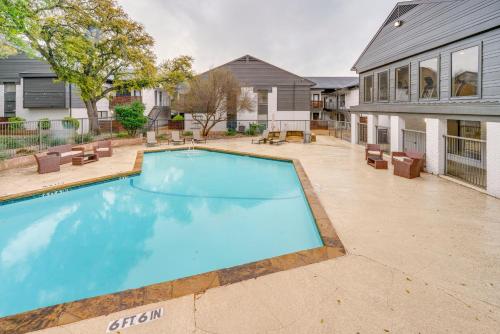 Dallas Apartment with Pool Access, 10 Mi to Downtown in Dallas, USA