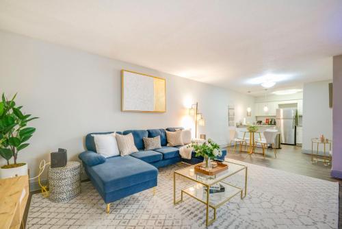 Dallas Apartment with Pool Access, 10 Mi to Downtown in Dallas, USA