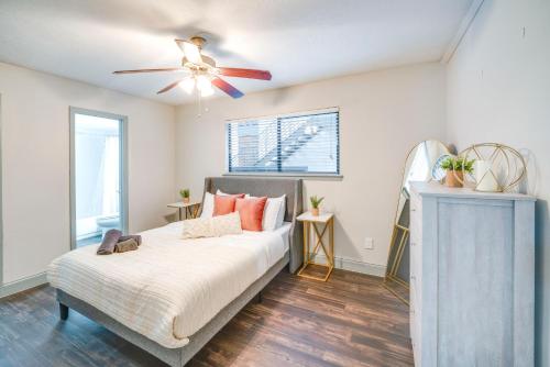 Dallas Apartment with Pool Access, 10 Mi to Downtown in Dallas, USA