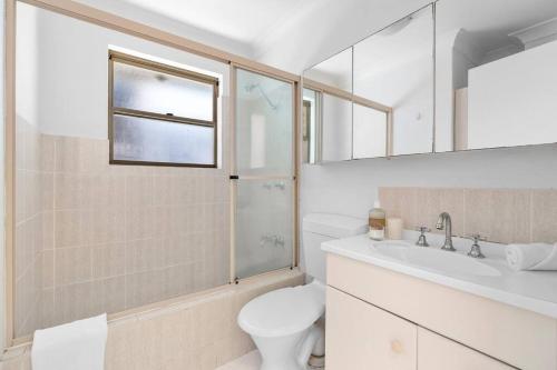 Walk to Manly Beach-Relaxing 2BR -Balcony-Parking