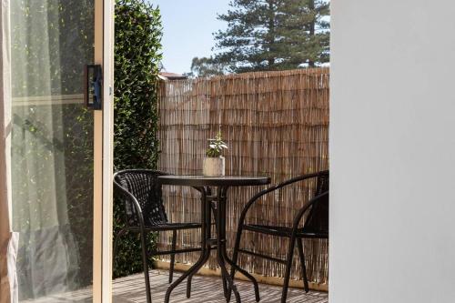 Walk to Manly Beach-Relaxing 2BR -Balcony-Parking