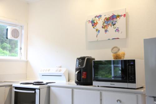 Kitchen, Skyline Haven - Entire Apartment - Free Parking, Espresso, Netflix - 15m to CBD, Stadium, Ferry in Karori