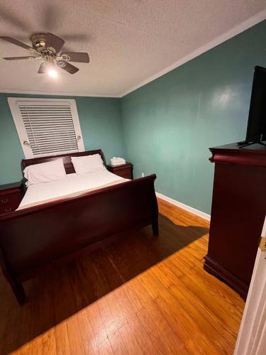 Steps from Downtown & Minutes to the Airport in Lafayette, USA