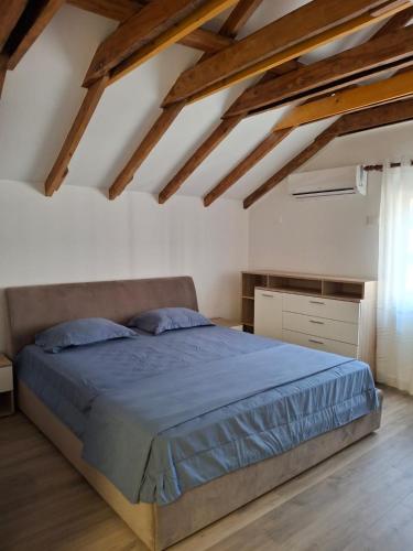 New Fabulous Attic - Modern and Stylish, Tirana (photo 10)