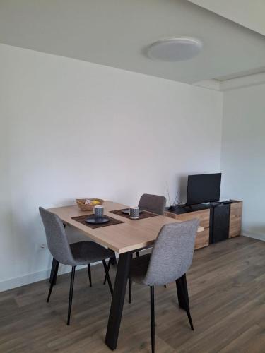 New Fabulous Attic - Modern and Stylish, Tirana (photo 3)