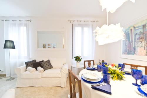 VHA Collection Lovely and Central Apartment for Two 10 min Walk from St Mark s Square, Benátky