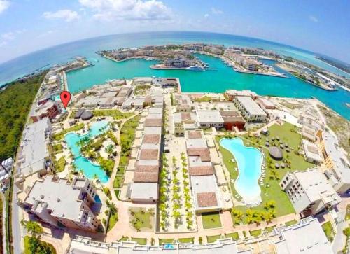 Your Private Pool, Marina Resort Hot Tub & Grounds Your Private Pool, Marina Resort Hot Tub & Grounds