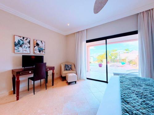 Your Private Pool, Marina Resort Hot Tub & Grounds Your Private Pool, Marina Resort Hot Tub & Grounds