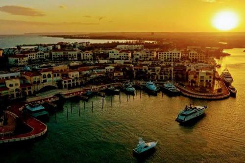 Your Private Pool, Marina Resort Hot Tub & Grounds Your Private Pool, Marina Resort Hot Tub & Grounds