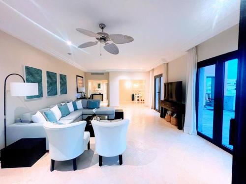 Your Private Pool, Marina Resort Hot Tub & Grounds Your Private Pool, Marina Resort Hot Tub & Grounds