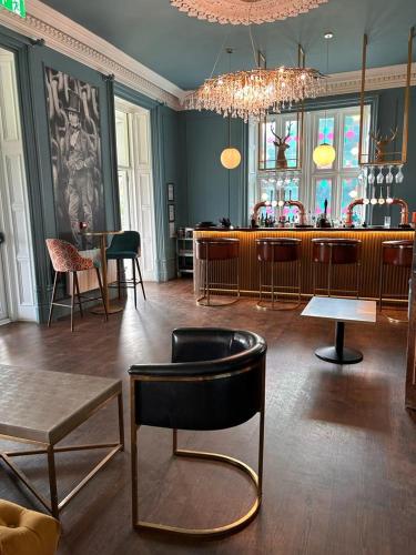 Pub/Lounge, Welbeck Manor and Golf in Sparkwell