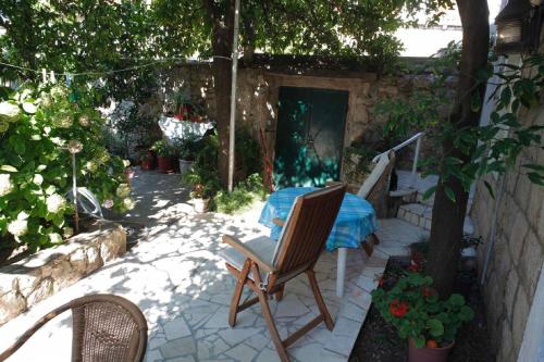 Apartment Milu - 80m from sea - image 4