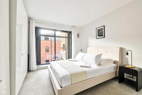 Delightful Tower Bridge Apartment Sleeps 6, Londyn
