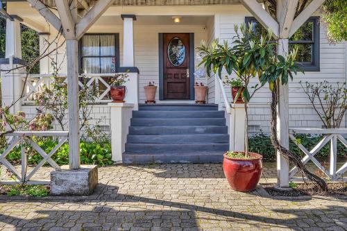 Eight-Bedroom House