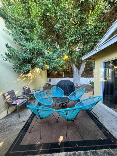 Creative Haven Chic 3-Bedroom with Artistic Touches in Allied Gardens