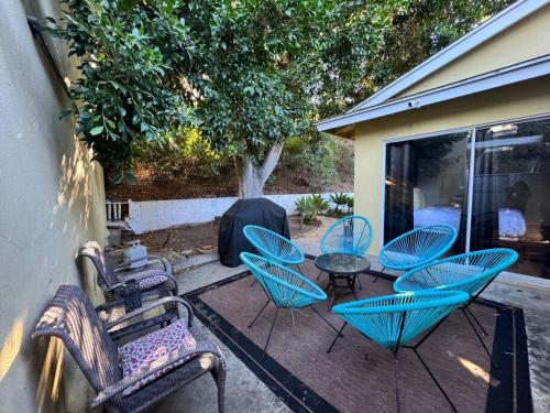 Creative Haven Chic 3-Bedroom with Artistic Touches in Allied Gardens