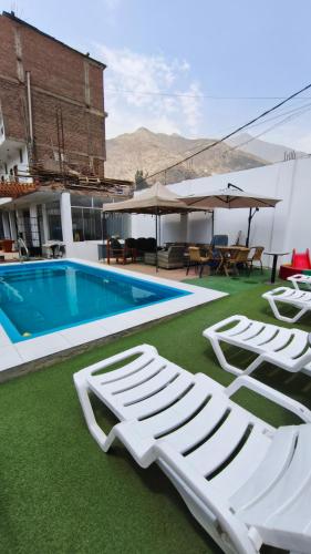 CASA RICARDO PALMA con PISCINA