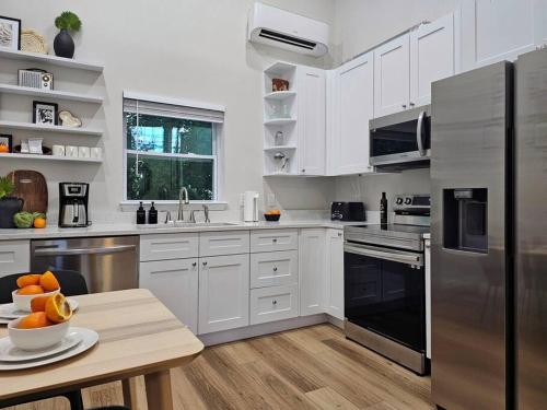 The Catherine - 1 mile to downtown - 2 King beds - Sleeps 5 near Korea House