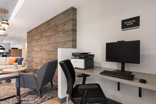 Candlewood Suites McPherson By IHG - image 9