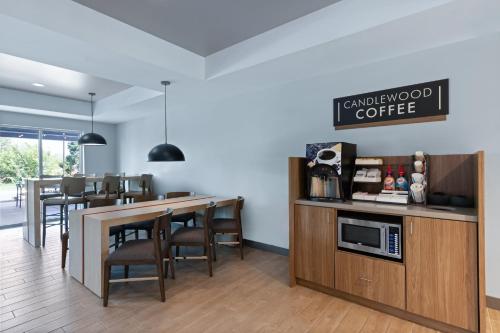 Candlewood Suites McPherson By IHG - main image