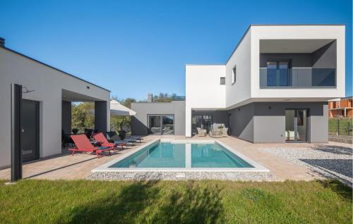 4 Bedroom Nice Home In Kastelir