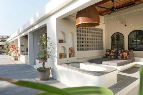 621940027 El Tropico Boutique Hotel