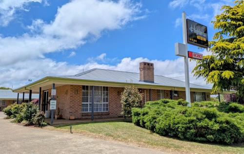 Kert, Highlands Motor Inn in Oberon