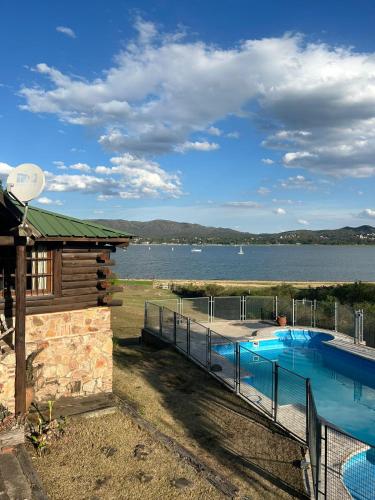Peldbaseins, Cabaña Ari (Cabana Ari) in Villa Lago Azul