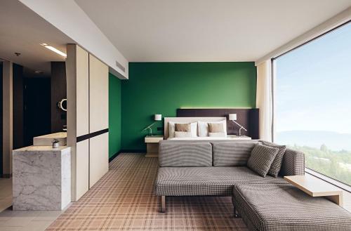 Junior King Suite - Club Lounge Access image 5