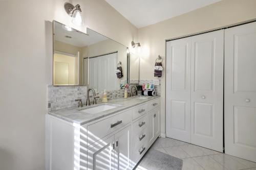 Coastal Retreat Near Downtown Stuart in Stuart, USA