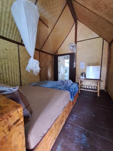 Bungalow with Fan image 3
