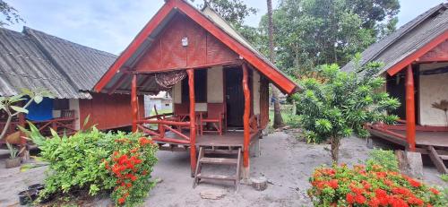 Bungalow with Fan image 4