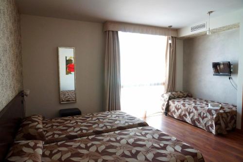 3 twin beds