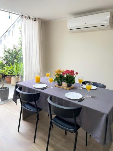 Apto novo, 2 quartos a 5min da Vila Germânica, com ar e garagem (Apto novo, 2 quartos a 5min da Vila Germanica, com ar e garagem) in เฟลยา