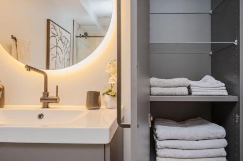The Traveler's Retreat, 5 mins to airport and 15 mins to downtown thumb 2
