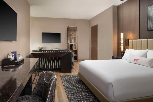 King Room image 8