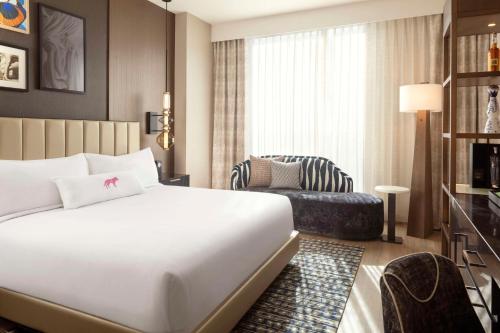 King Room image 7