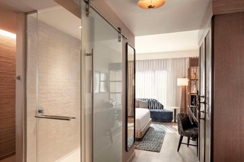 King Room image 6
