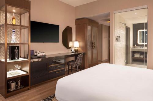 King Room image 5