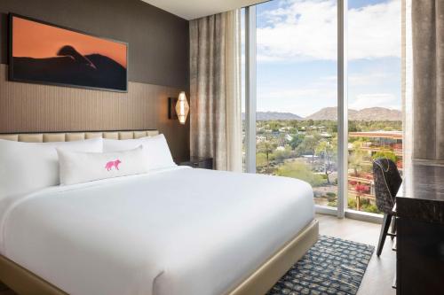 King Studio Suite - City View room in Caesars Republic Scottsdale a Hilton Hotel