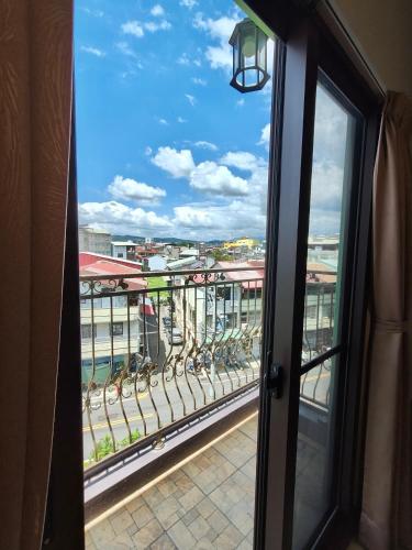 Quadruple Room with Balcony image 2