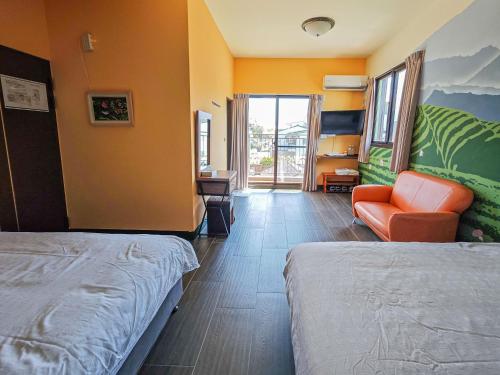Quadruple Room with Balcony image 10