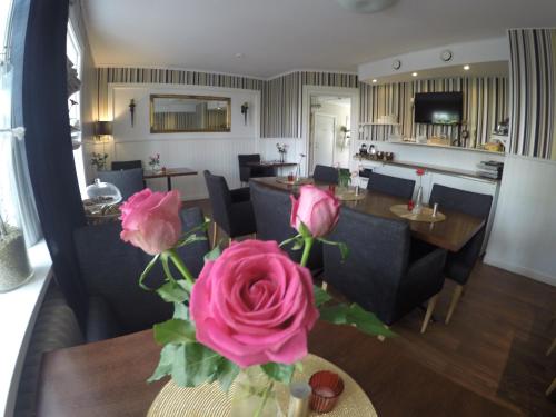 gedeelde lounge/tv-ruimte, Hotell Ostermalm in Motala