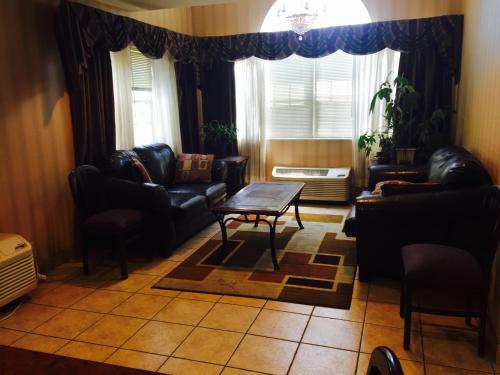 Golden Isles Inn & Suites Brunswick South – Brunswick, GA