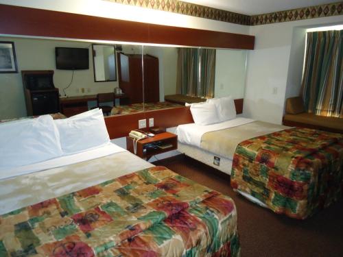 Golden Isles Inn & Suites Brunswick South – Brunswick, GA