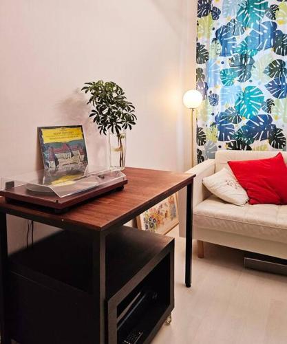 The best trip of my life at Suwon Haenggung, 4 people, Changnyongmun, relaxation, love stay, essence of Airbnb, beam TV, healing and love stay