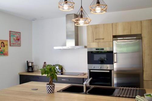 Villa Luberon 3ch piscine jardin parking in Saignon